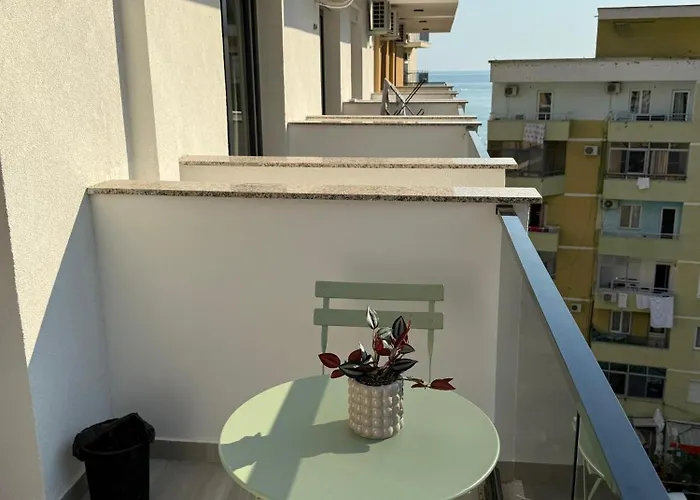 On The 아파트 Shëngjin